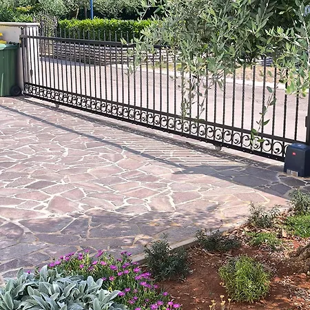 Mari's Double Bedroom 3*