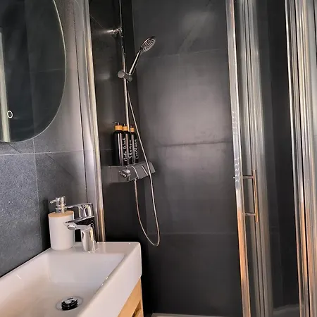 Mari's Double Bedroom 3*