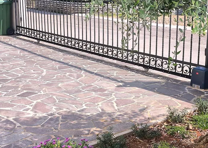 Mari's Double Bedroom 3*