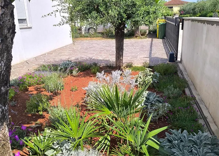 Gostinjska kuća Mari's Double Bedroom 3*